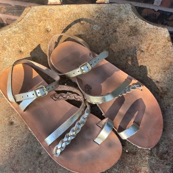 Grecian Barefoot Gold Strappy Sandals - Picture 3 of 4